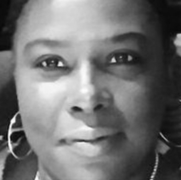 Meet your Posher, Robin - Picture 2 of 2